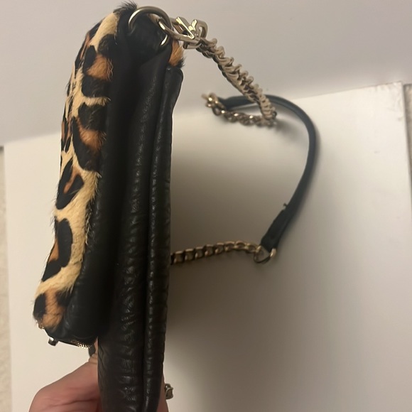 Animal print black foldover clutch bag with gold chain - Picture 6 of 8